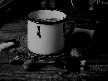 vintage-mug-with-hot-chocolate